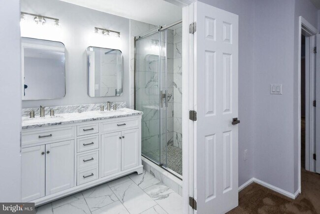 Building Photo - 915 Westlake Dr