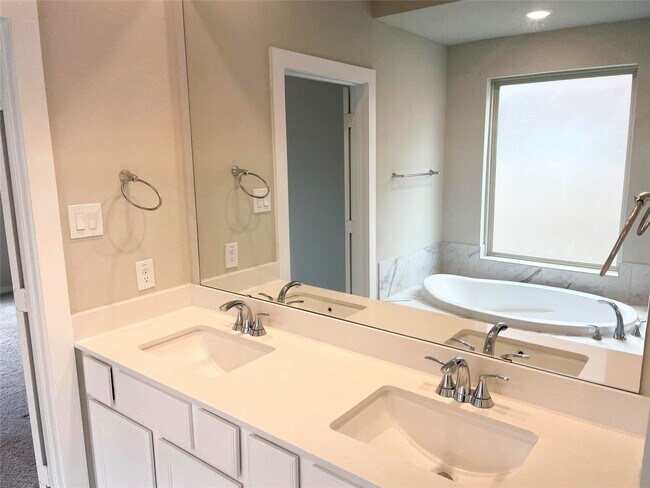 Building Photo - 4927 Shore Arbor Ln