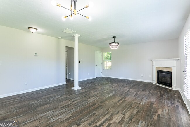 Building Photo - 2 Belmont Park Dr