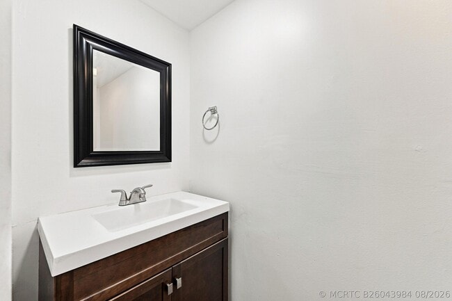 Building Photo - 640 Tennis Club Dr
