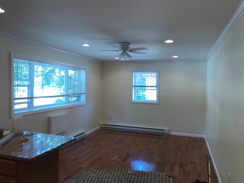 Building Photo - 188 Balcom Ave