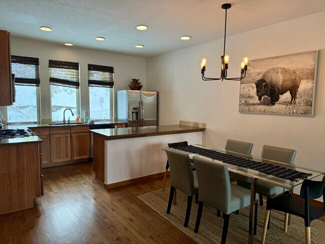 Building Photo - 76 Pinecone Trl