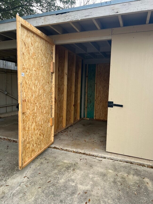 Building Photo - 3216 Urban Crest Dr