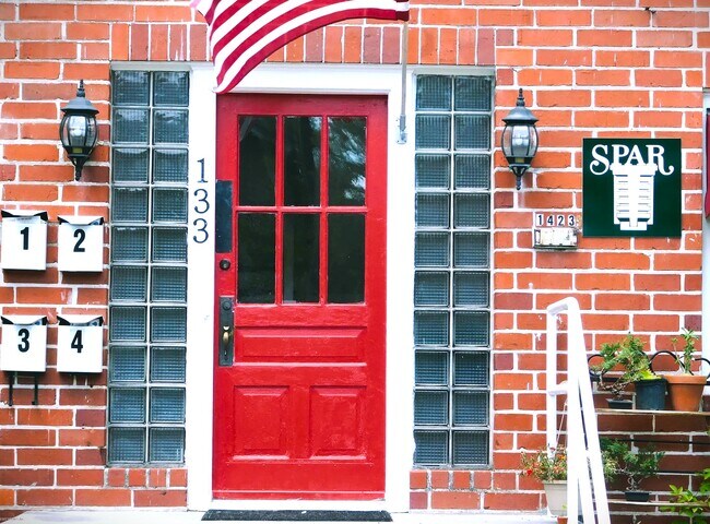 Building Photo - 133 E 4th St