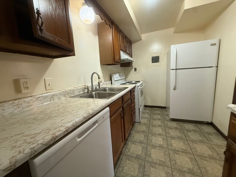 Building Photo - 537 Brandt Ave