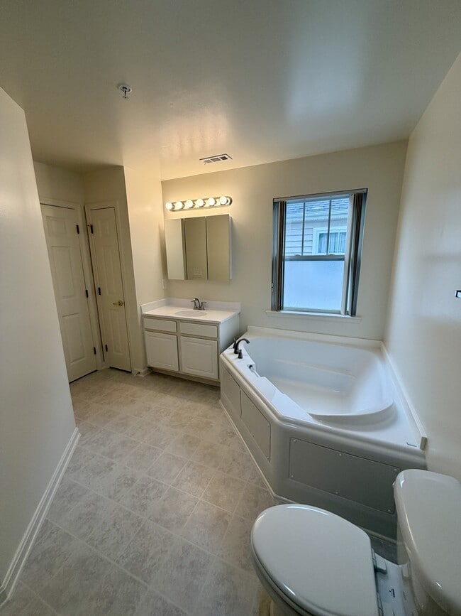 Building Photo - 3203 E Brookmyer Dr