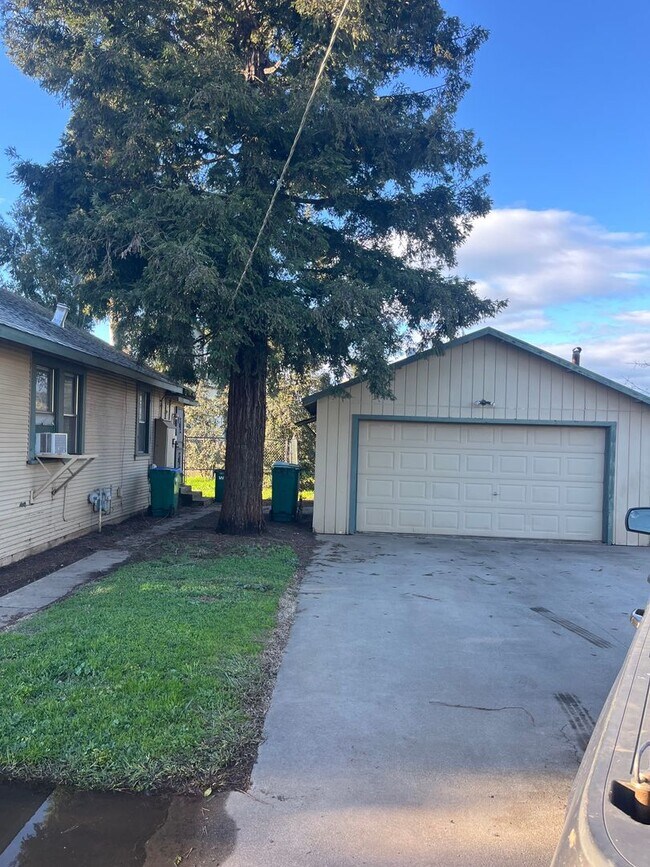 Building Photo - 19133 E Grace St