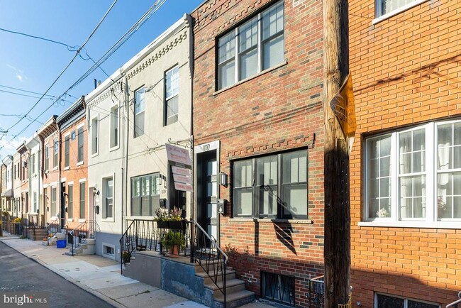 Building Photo - 1117 Mercy St