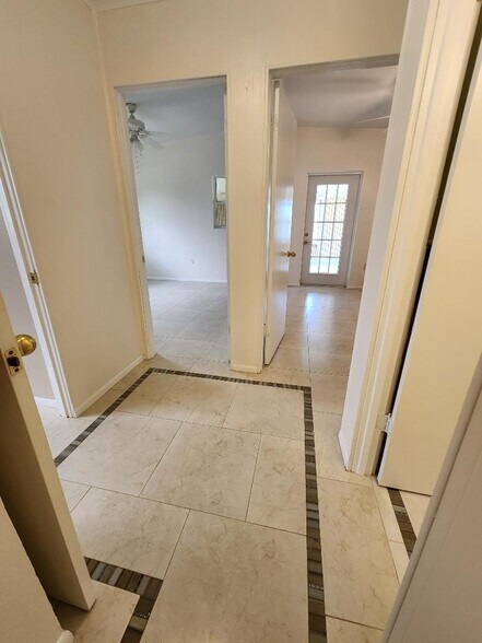 Building Photo - 1059 Lillian St