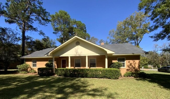 Building Photo - 201 Highland Rd