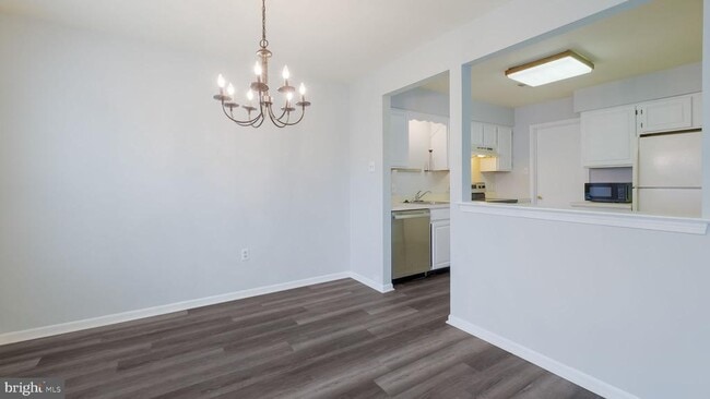 Building Photo - 211 Mews Dr