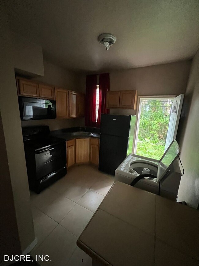 Building Photo - 3 br, 1 bath House - 309 N. 60th Street