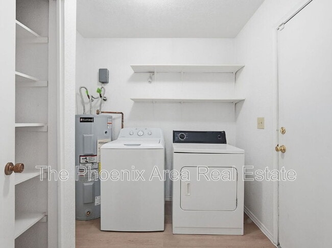 Building Photo - 2232 W Lindner Ave