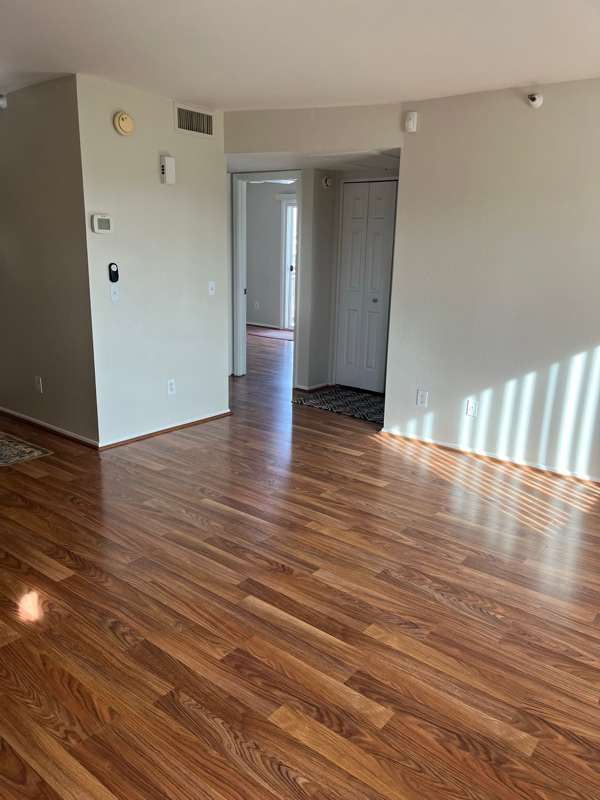 Building Photo - 17 E Ruth Ave