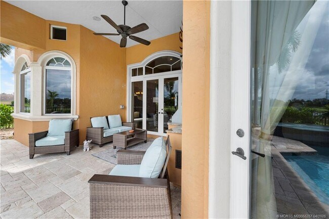 Building Photo - 130 SE Bella Strano