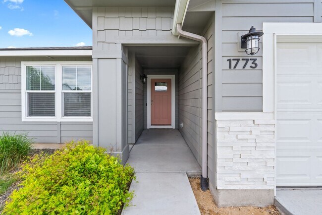 Building Photo - BEAUTIFUL Single Level 3bd/2ba Nampa Home!