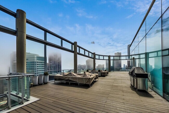 Building Photo - 600 N Fairbanks Ct