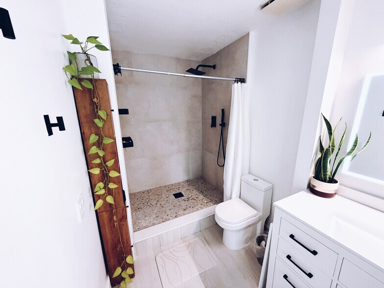 Building Photo - 1018 Woodshire Ln