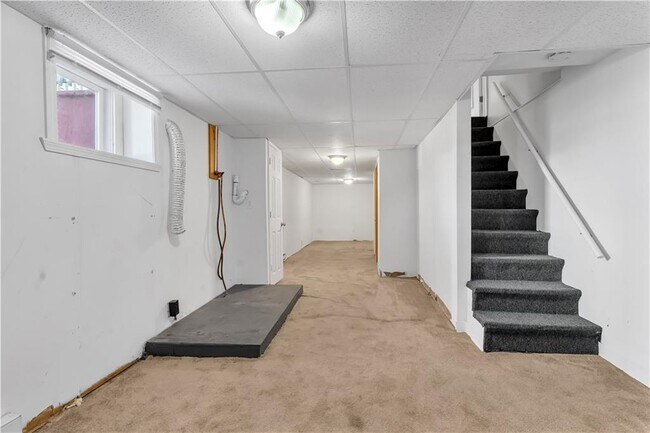 Building Photo - 871 Manton Ave