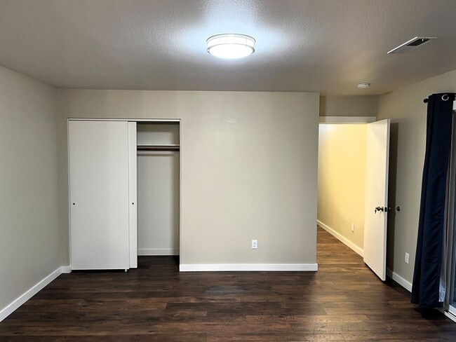 Building Photo - Newley updated 3-bedroom home features fen...