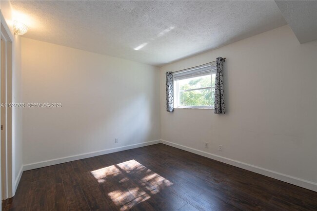 Building Photo - 8002 Lagos De Campo Blvd