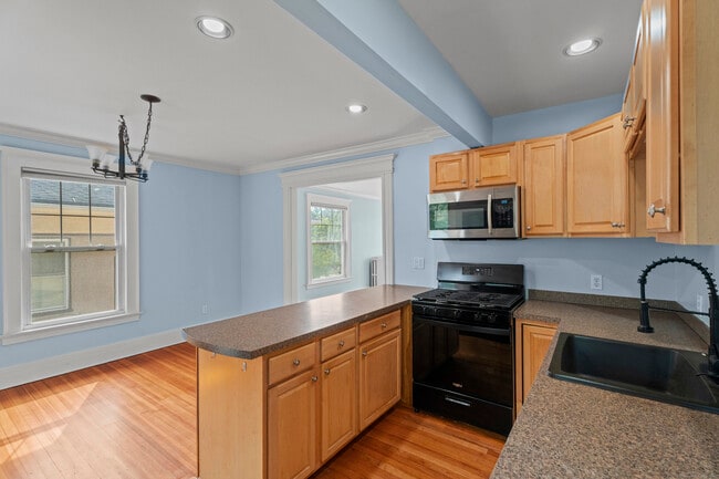 Building Photo - 809 Edgewood Ave