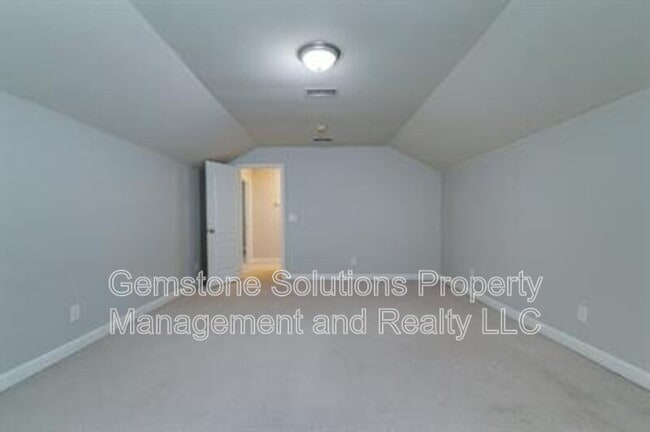 Building Photo - 6017 Chickadee Cir