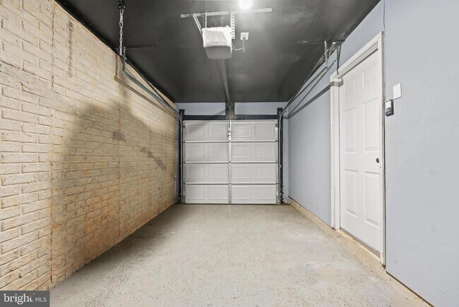 Building Photo - 4012 Meadow Trail Ln