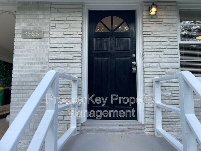 Building Photo - 4555 Hillpine Rd