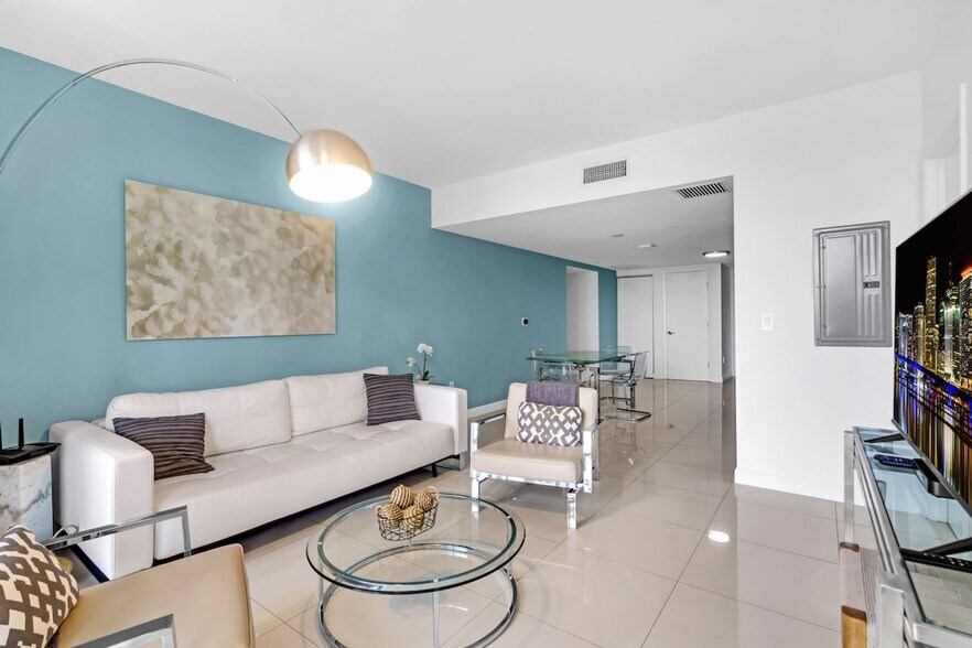 Building Photo - 609 Brickell Ave