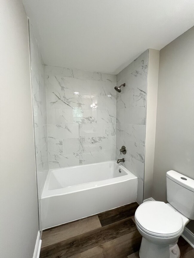 Building Photo - Renovated 2 Bed, 2 Bath Home Off Madison S...
