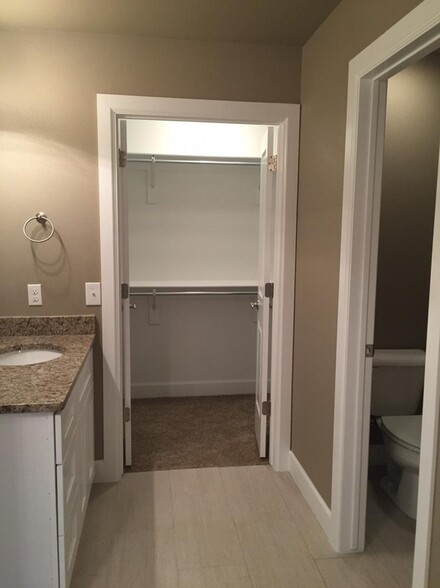 Primary Walk In Closet #1 - 5211 S 65th Plz