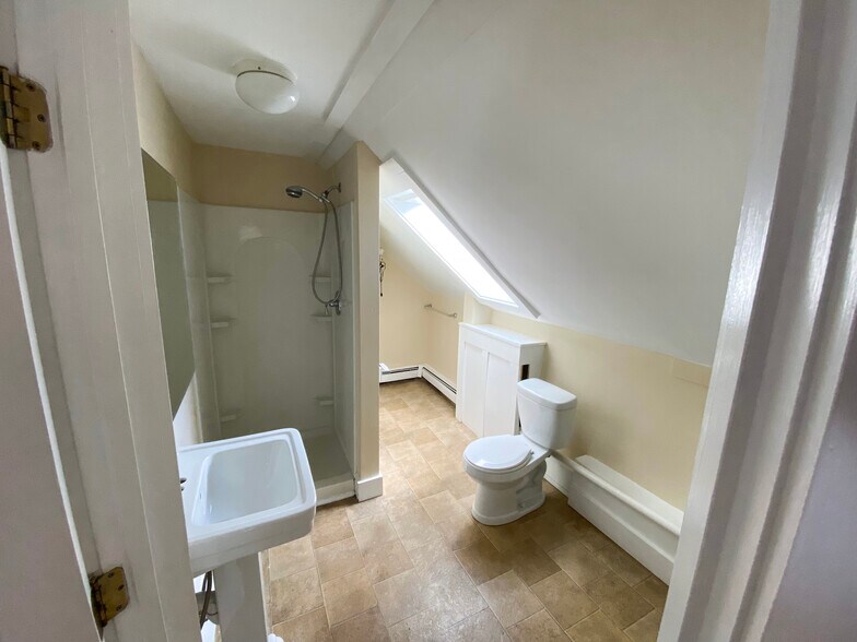 Building Photo - 13 Aubin St