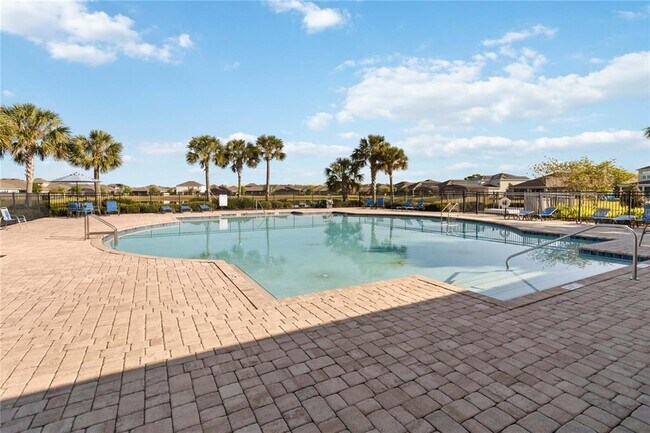 Building Photo - 1651 Chatsworth Cir