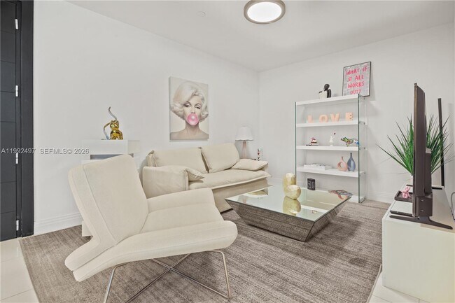 Building Photo - 200 Biscayne Blvd Way