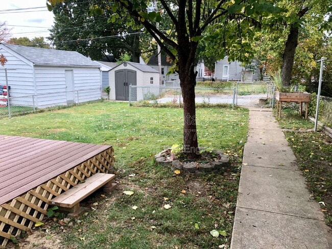 Building Photo - 5242 Parker Ave