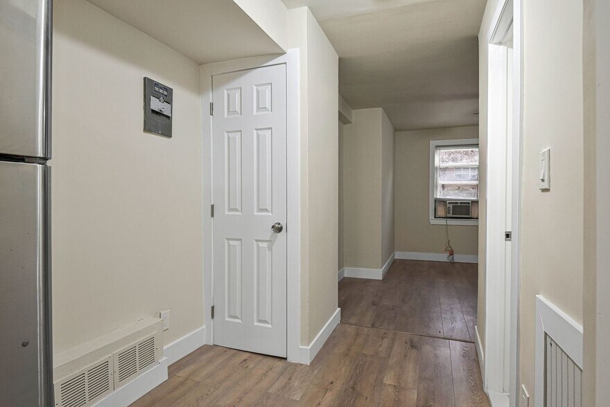 Building Photo - 3427 B St SE