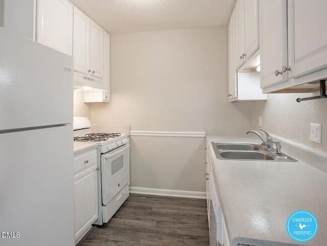 Building Photo - 122 Rectory St