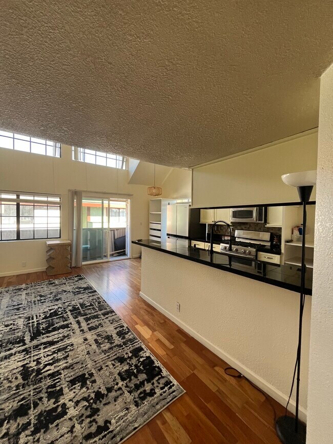 Building Photo - 15946 Vanowen St