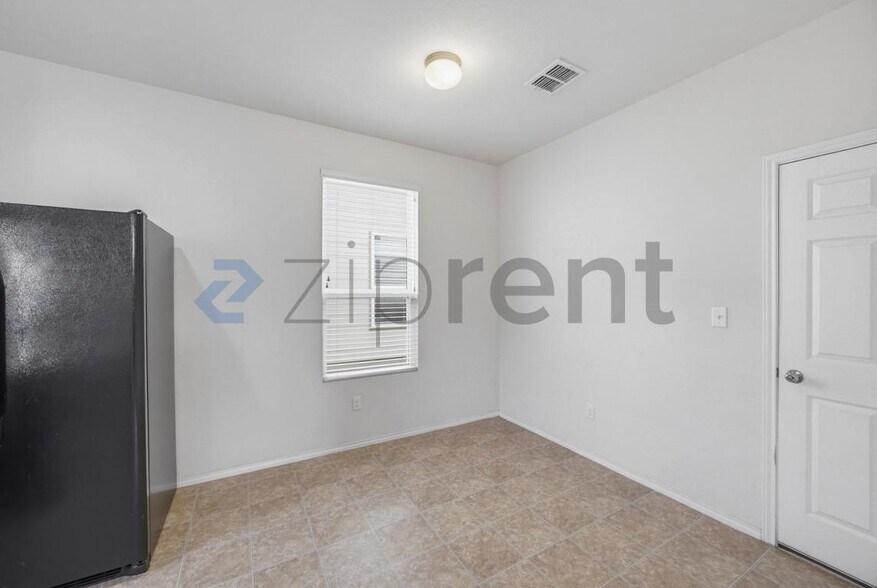 Building Photo - Unit