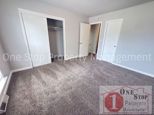 Building Photo - 3 bedroom, 1 bathroom duplex in Independen...