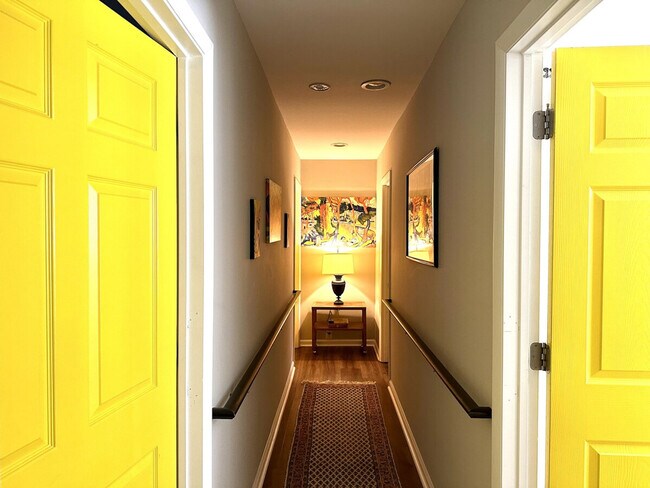 Building Photo - 500 Oak Ave