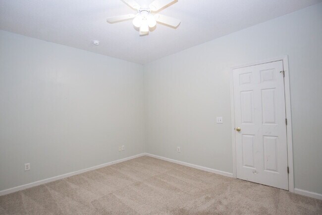 Building Photo - 380 Sullivan Dr
