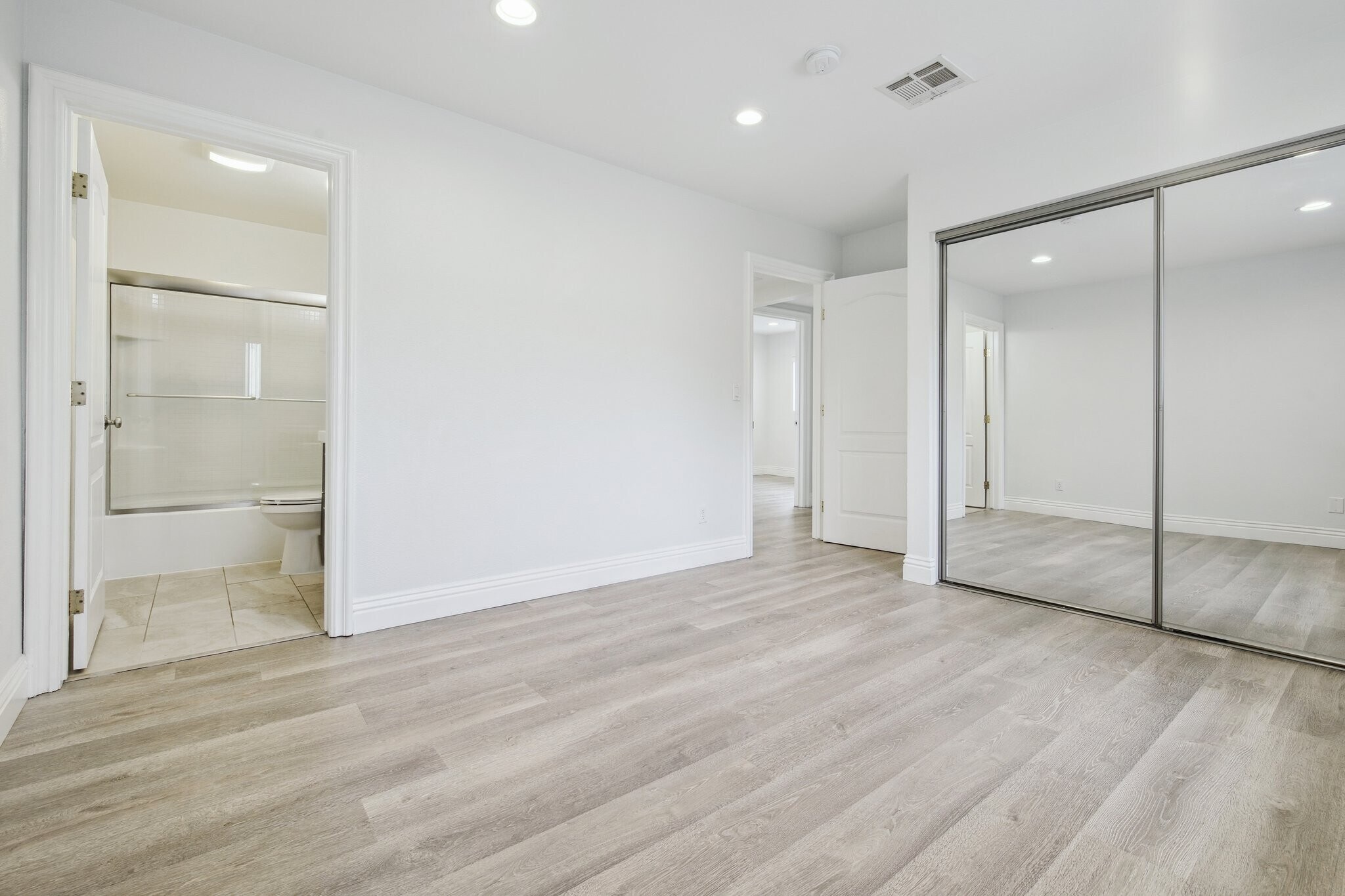 Building Photo - 1079 Laguna Ave