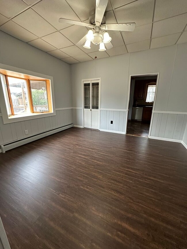 Building Photo - Beautiful 5 Bedroom 2.5 Bath Single Family...