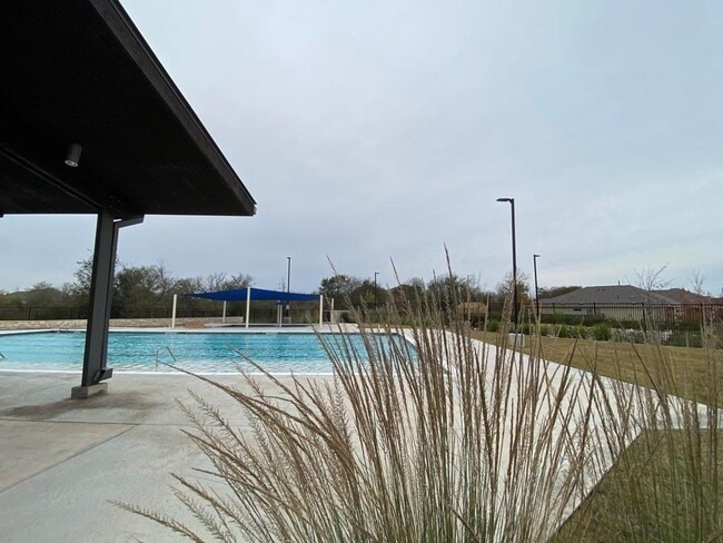 Building Photo - 290 Silver Glen Dr