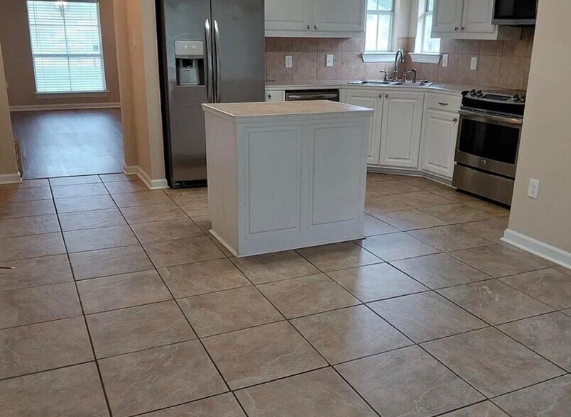 Building Photo - 2636 Whiteleigh Ct NE