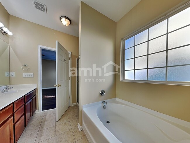 Building Photo - 11225 Amherst Glen Dr