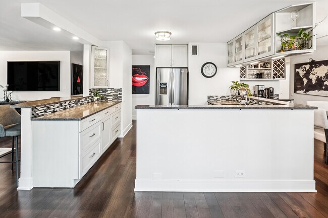 Building Photo - 1030 N State St