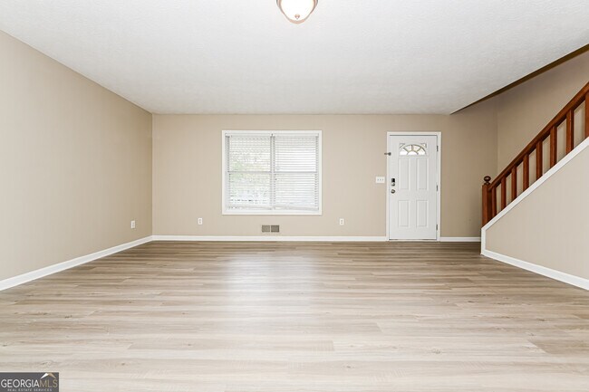 Building Photo - 234 Benton Fields